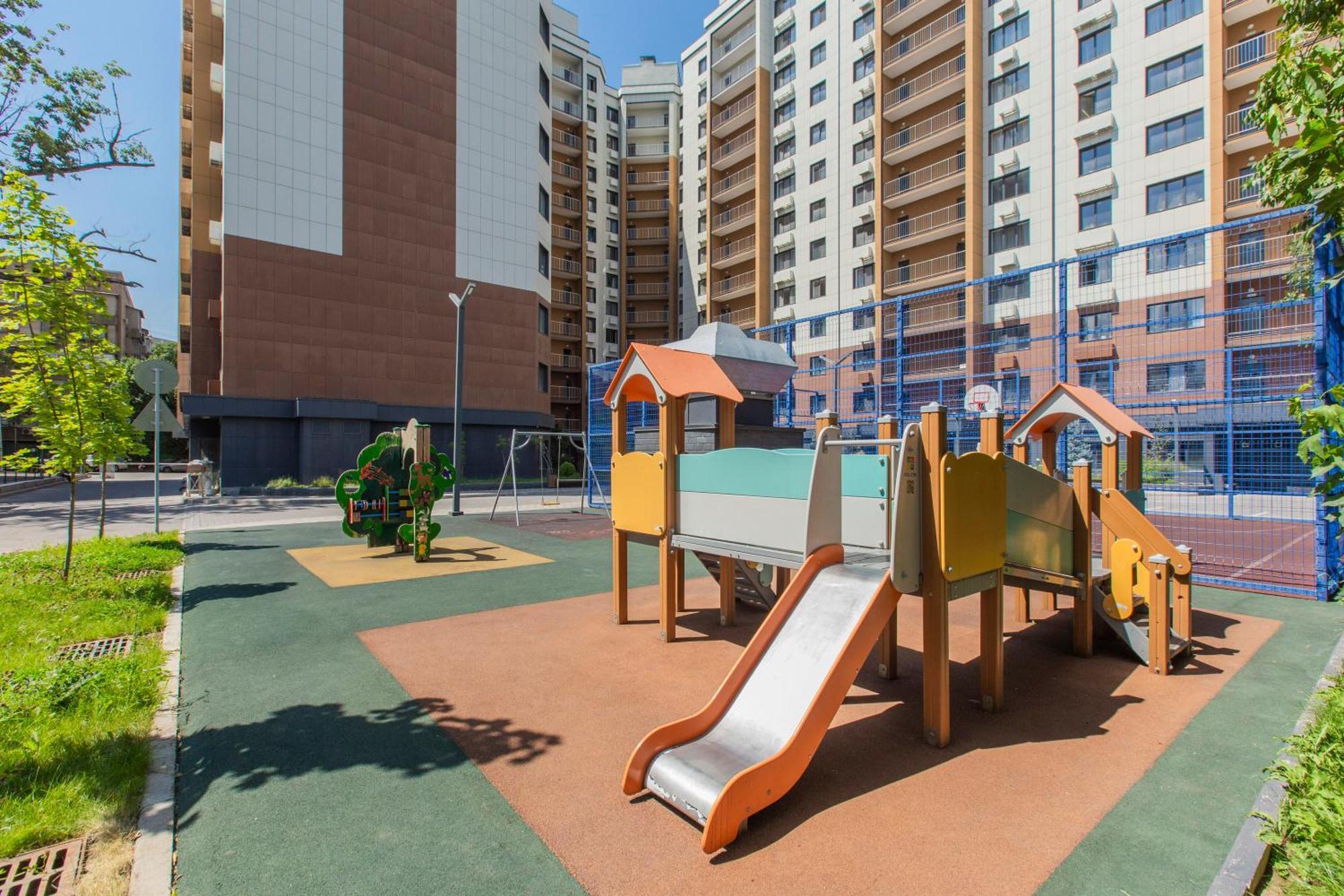 אלמטי 2 Room Apartment In The Center מראה חיצוני תמונה