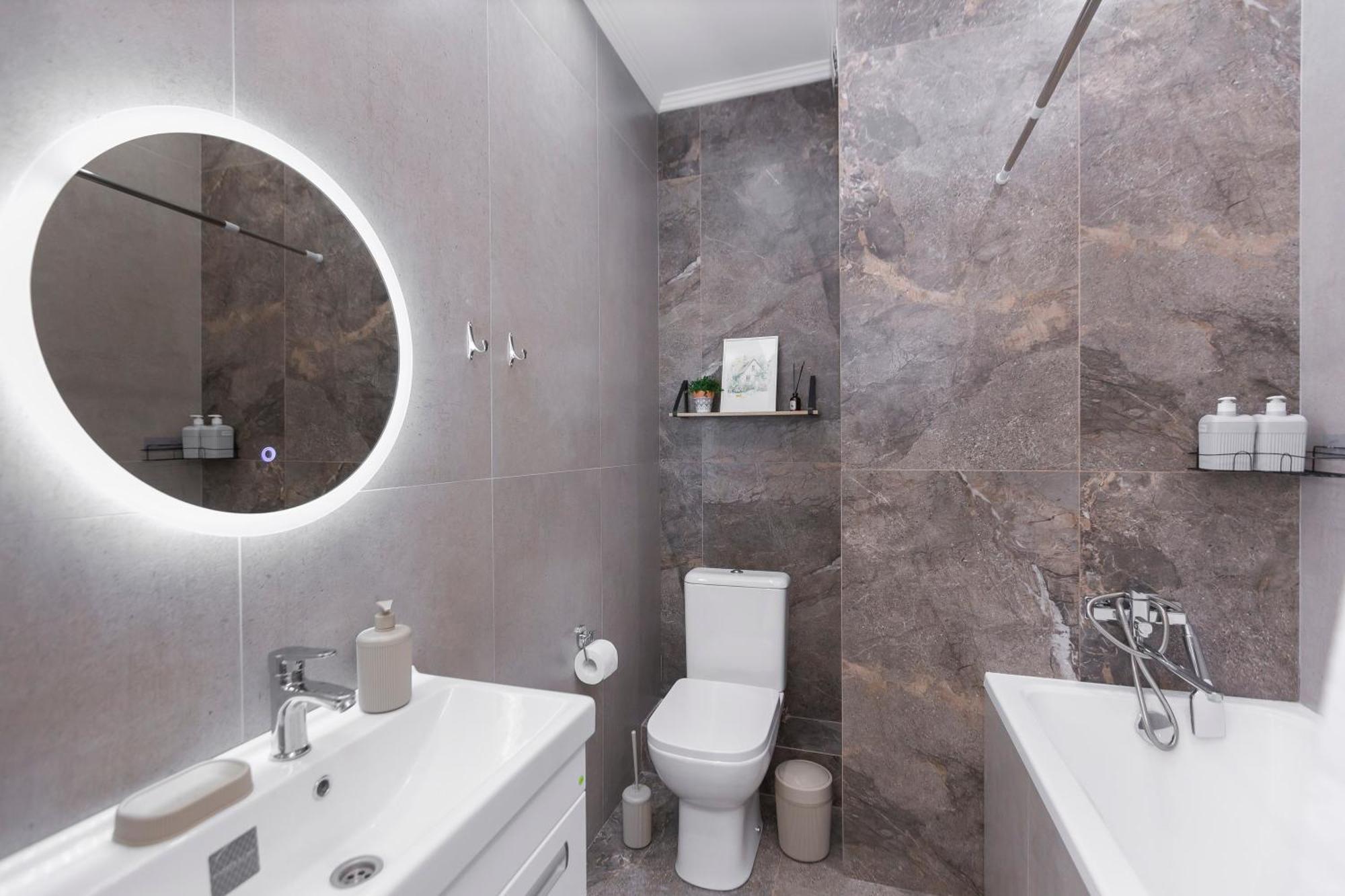 אלמטי 2 Room Apartment In The Center מראה חיצוני תמונה